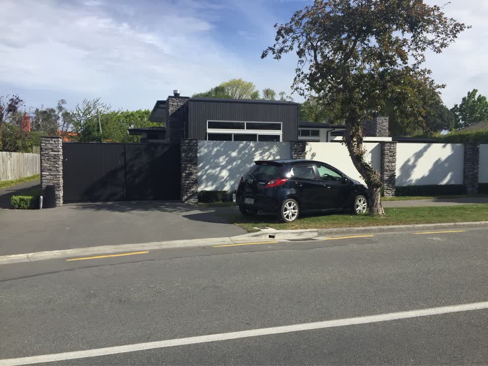 The photograph attached to this hazard, vehicle report
