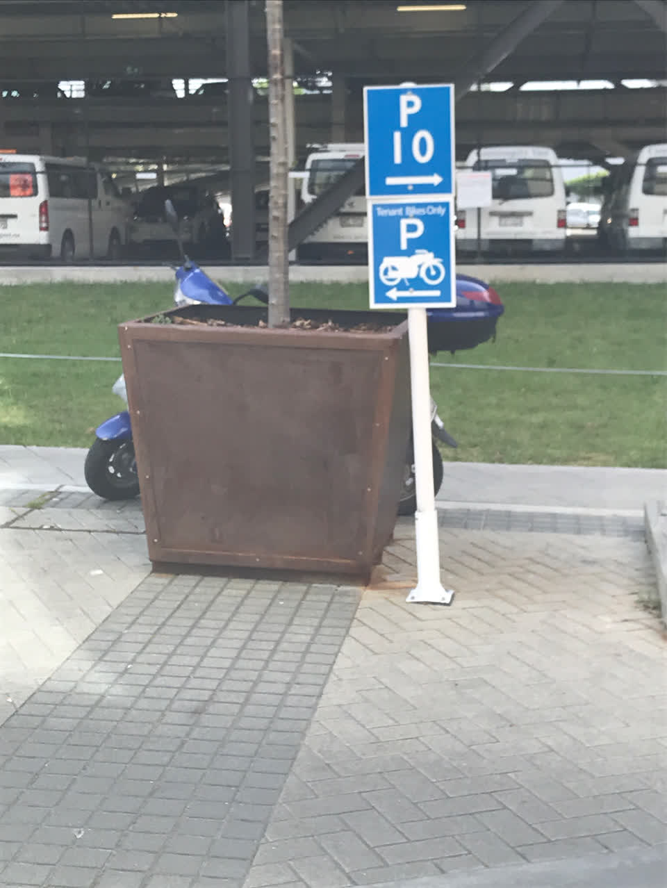 The photograph attached to this facility - general request report