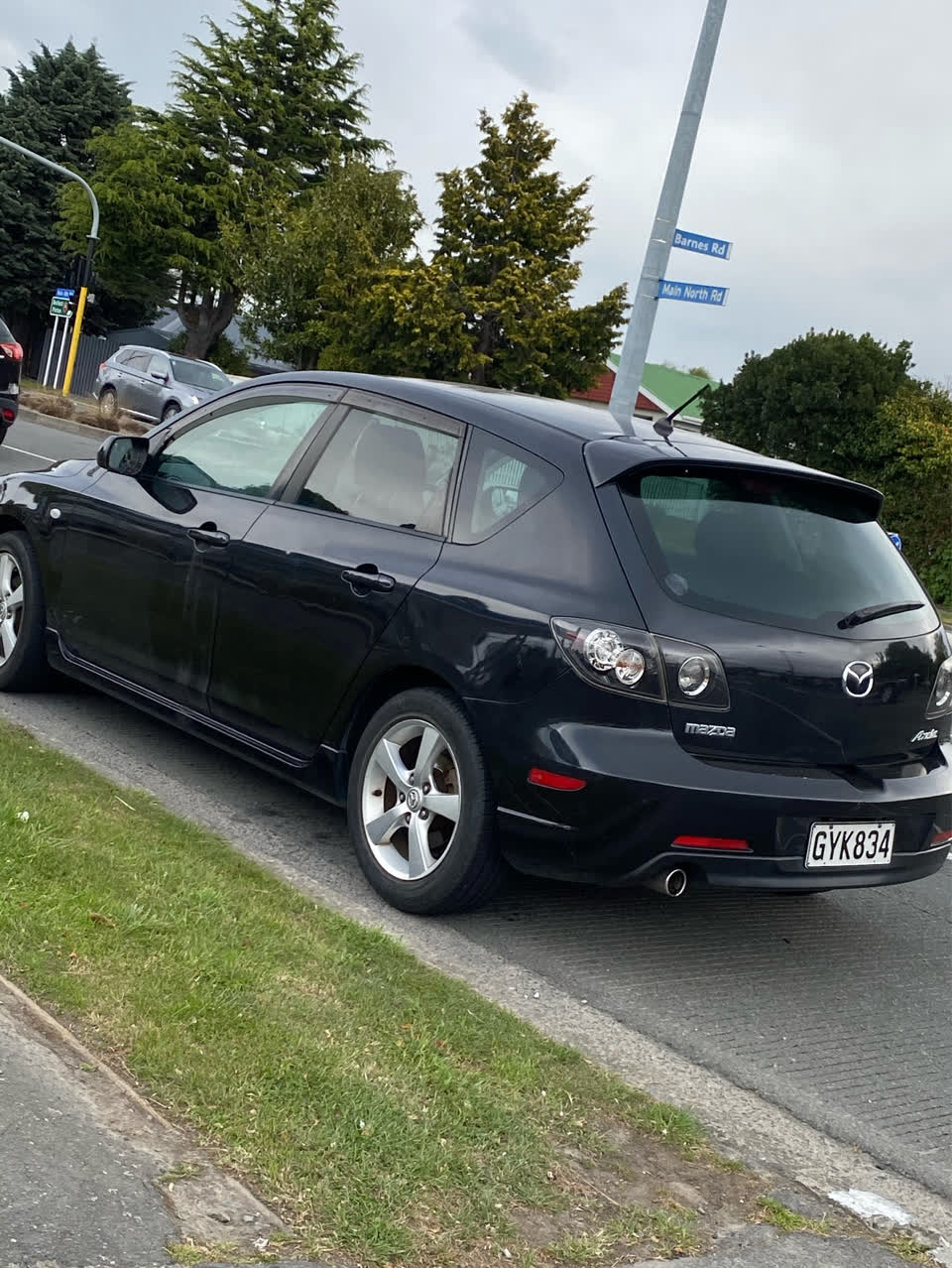 The photograph attached to this hazard, vehicle report