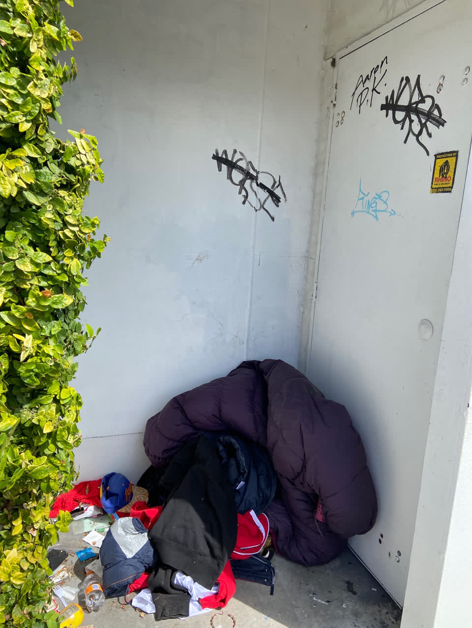 The photograph attached to this dumped rubbish report