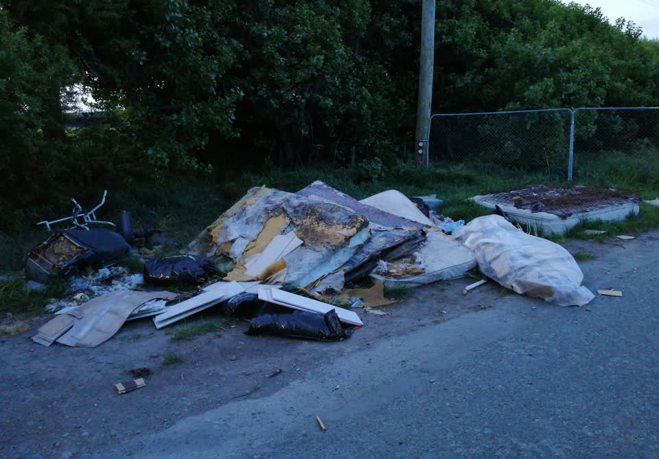 The photograph attached to this dumped rubbish report