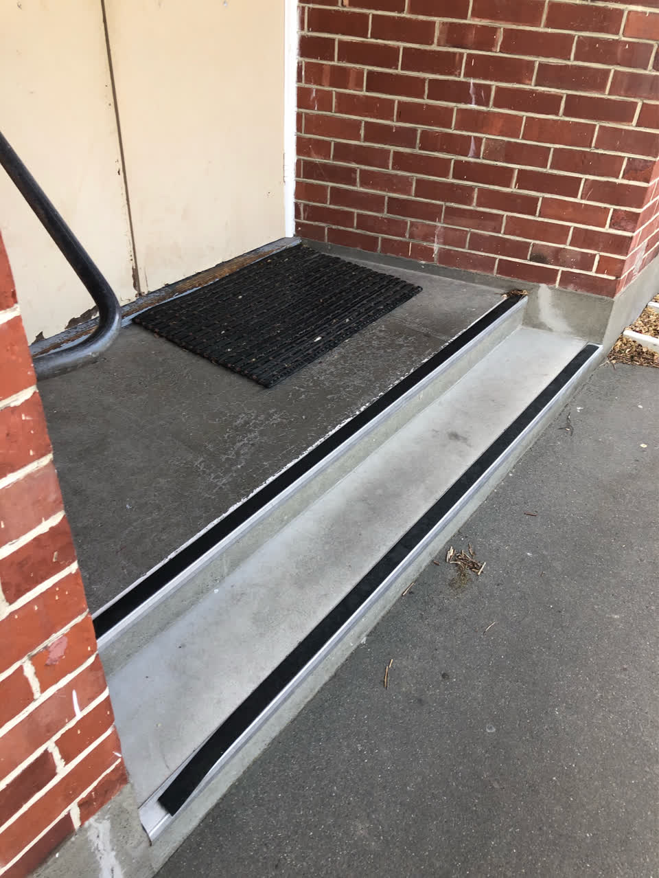 The photograph attached to this facility - general request report