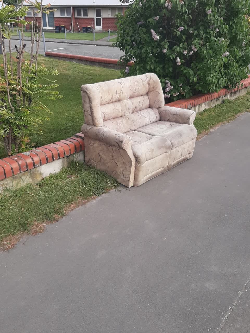The photograph attached to this dumped rubbish report