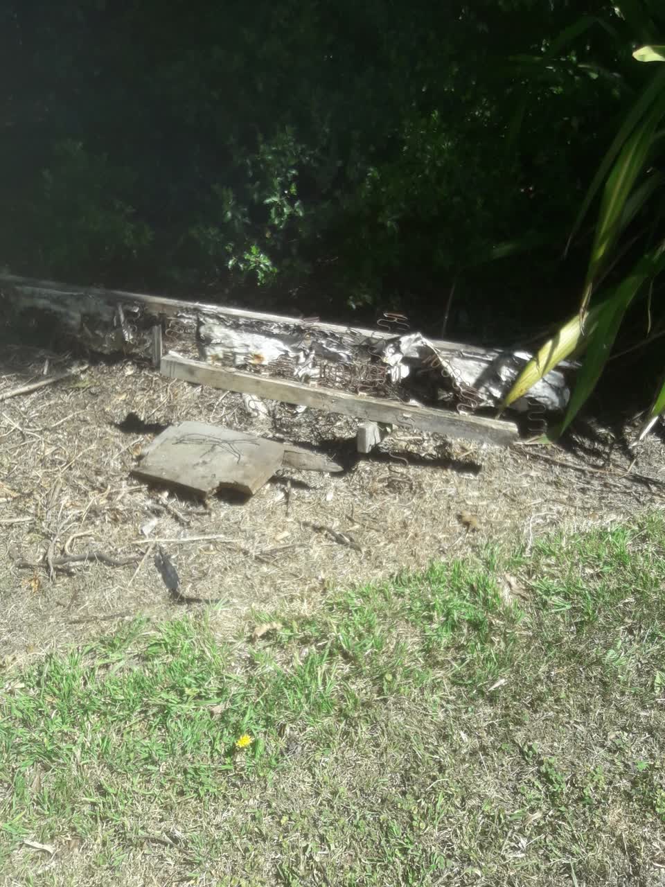 The photograph attached to this dumped rubbish report