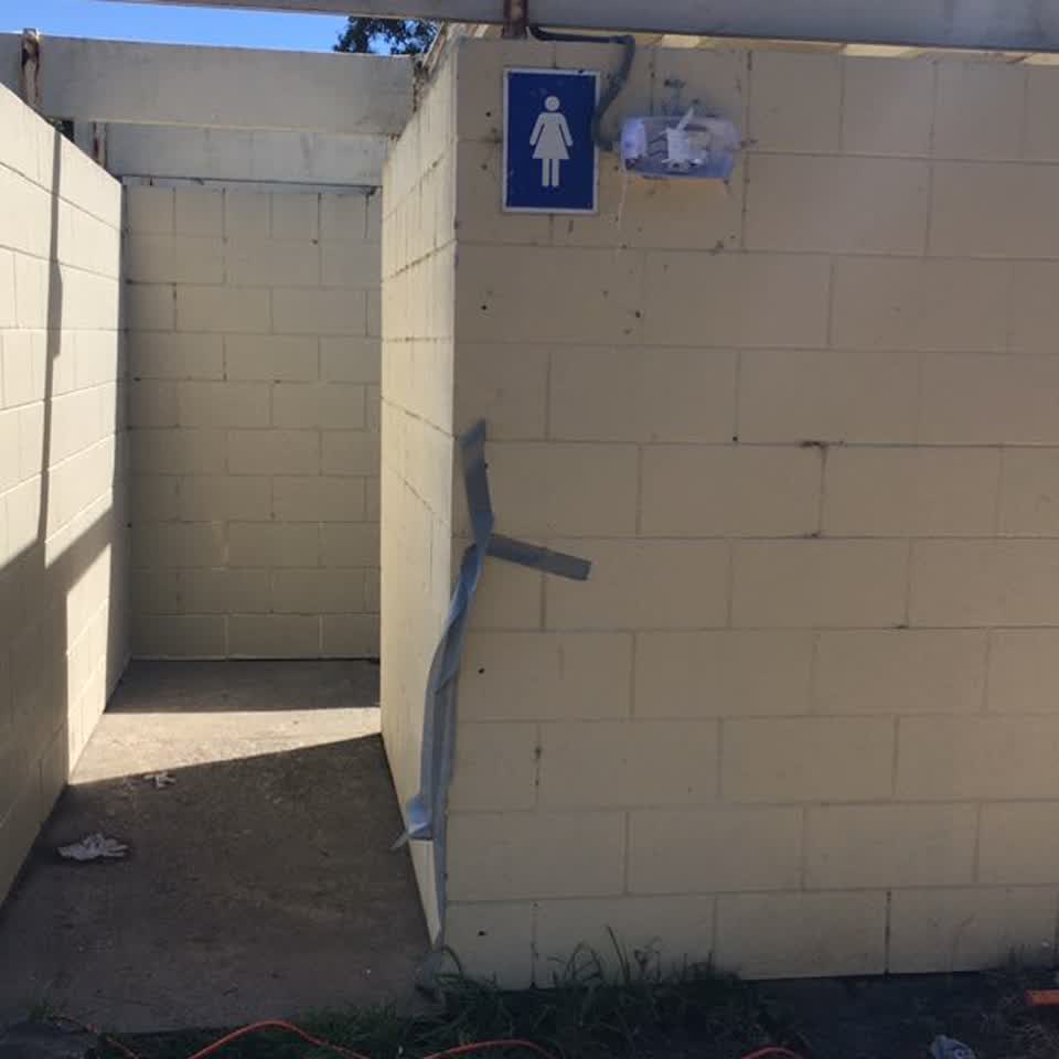The photograph attached to this vandalism - general report