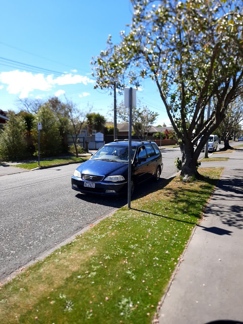 The photograph attached to this hazard, vehicle report