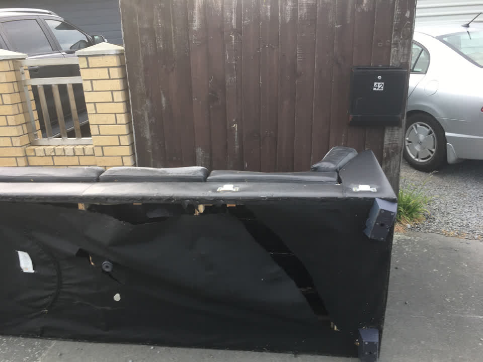 The photograph attached to this dumped rubbish report