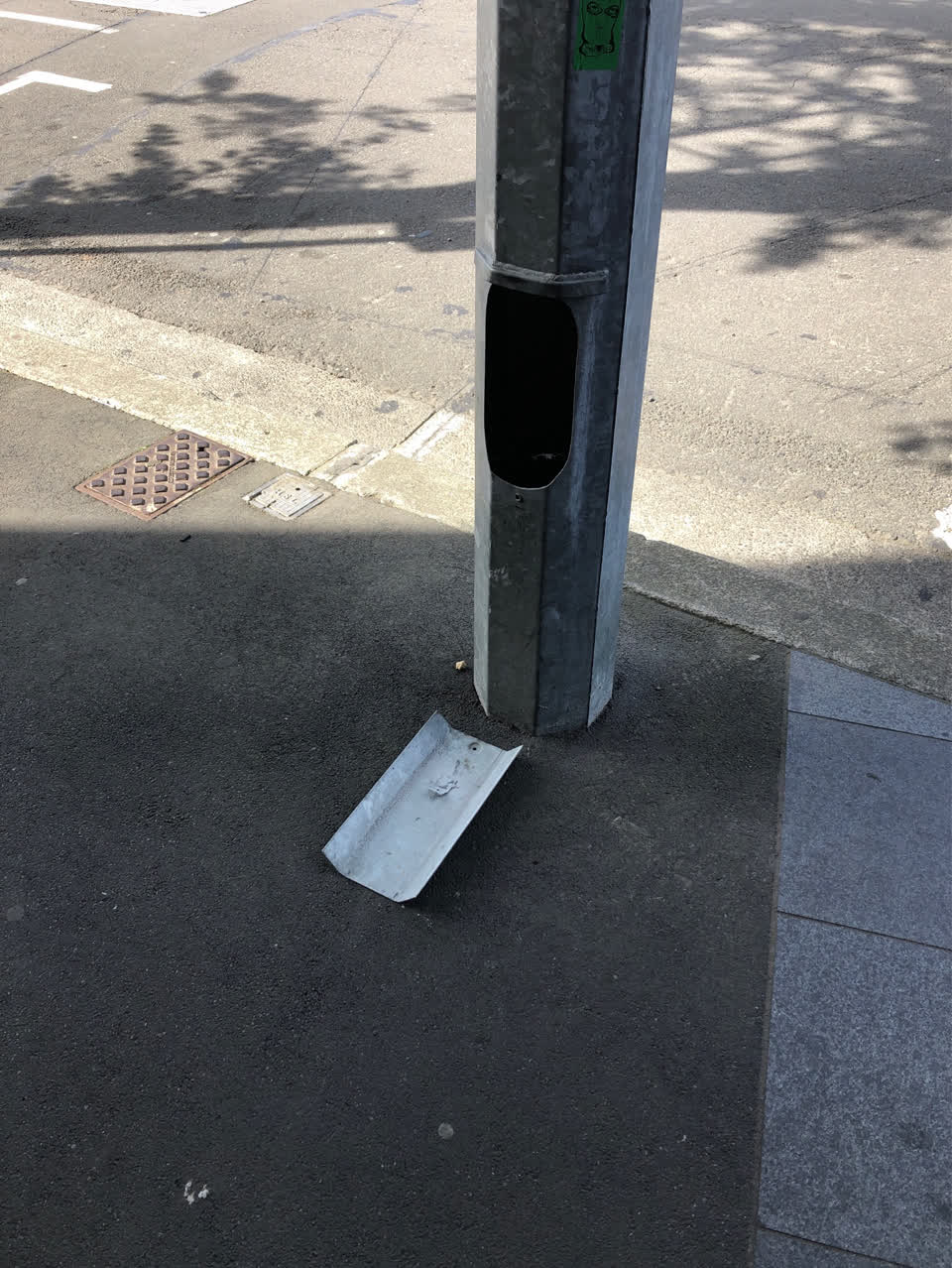 The photograph attached to this damaged street sign report