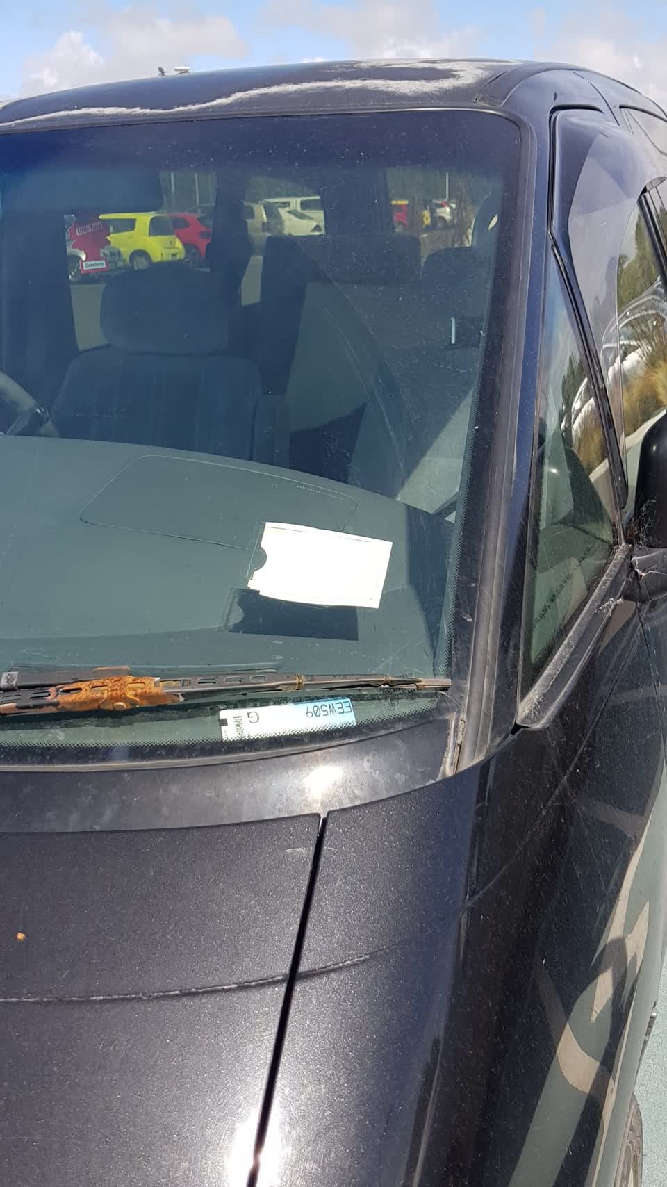 The photograph attached to this hazard, vehicle report