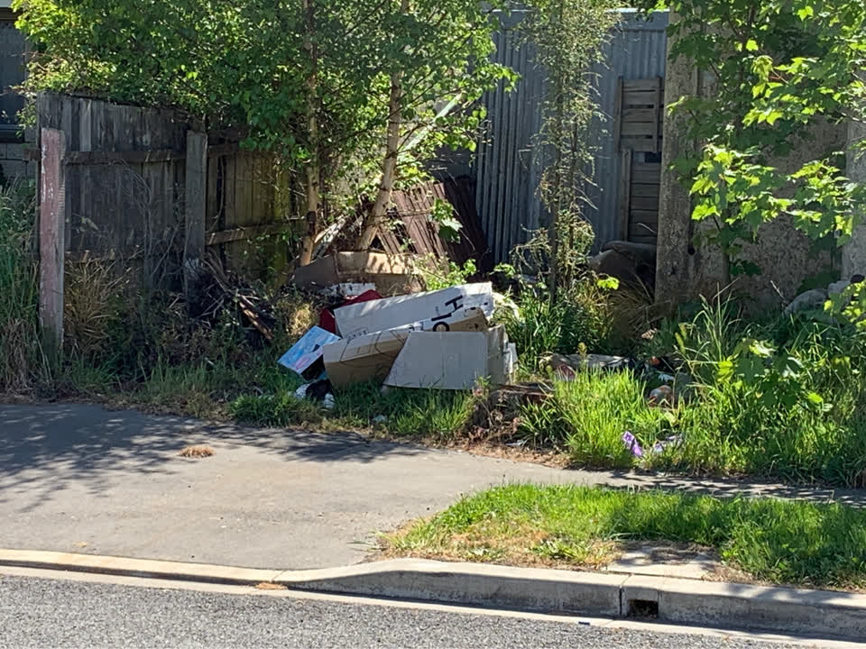 The photograph attached to this dumped rubbish report