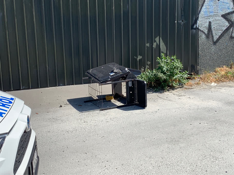 The photograph attached to this dumped rubbish report