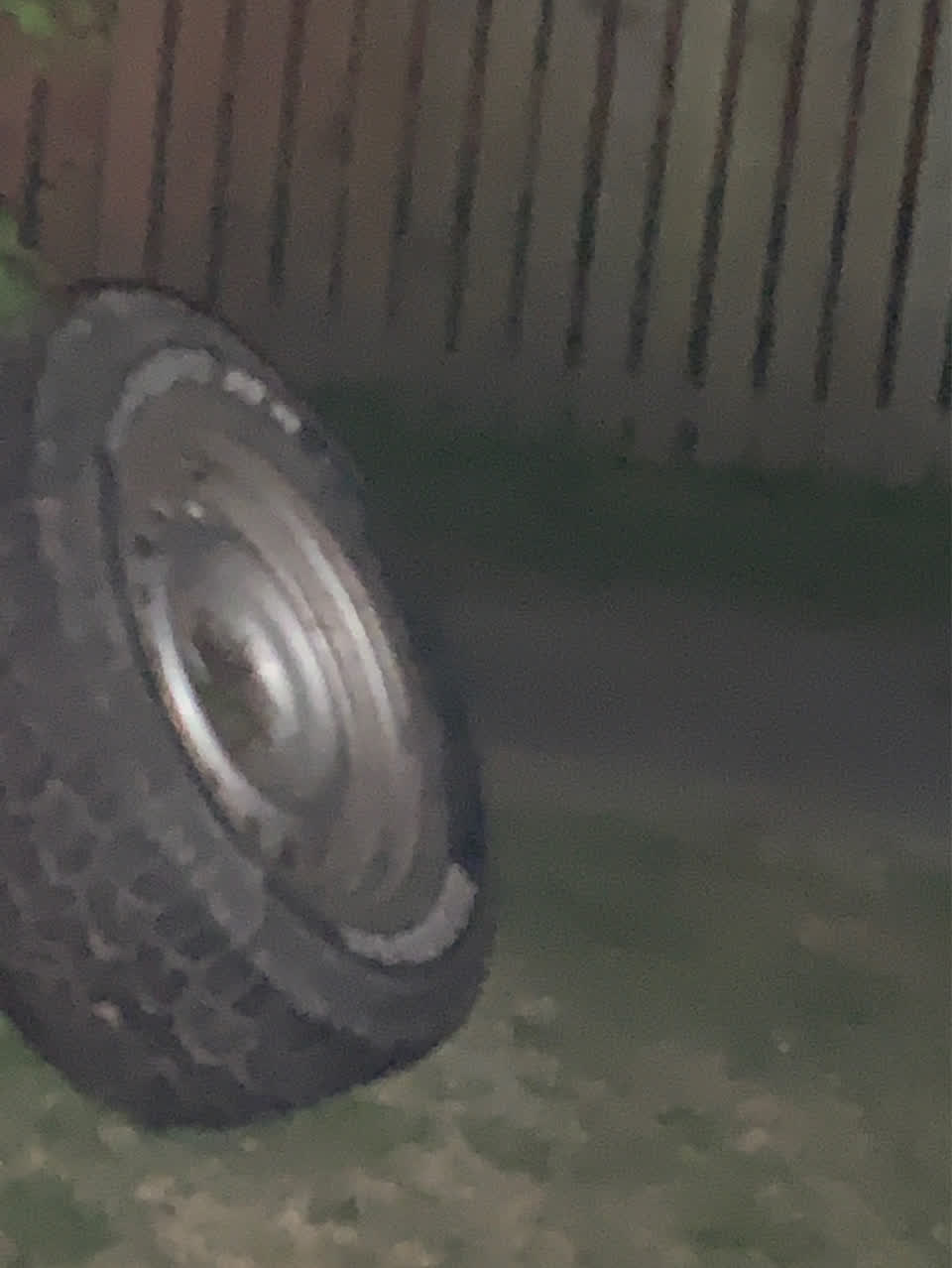 The photograph attached to this dumped rubbish report