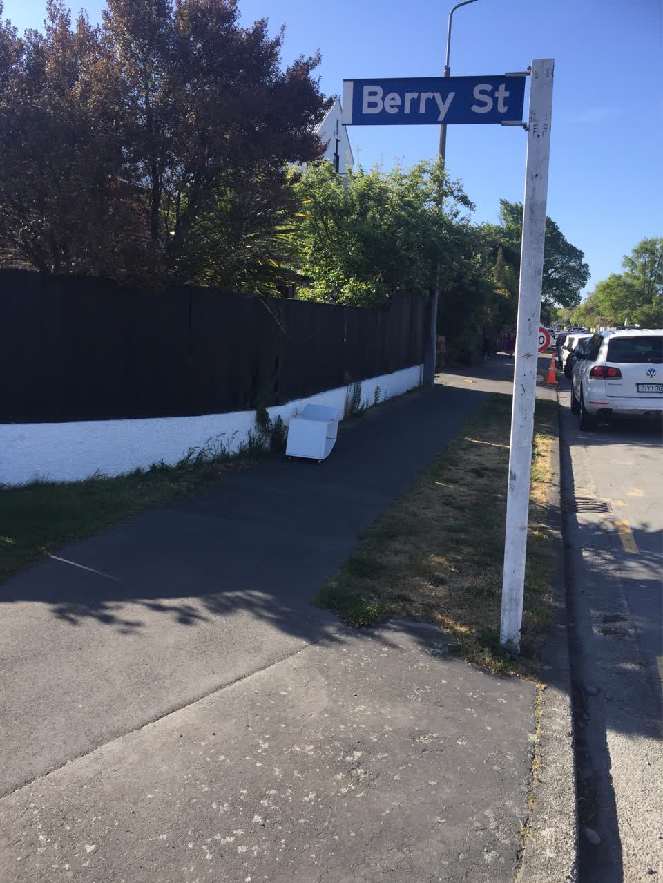 The photograph attached to this dumped rubbish report