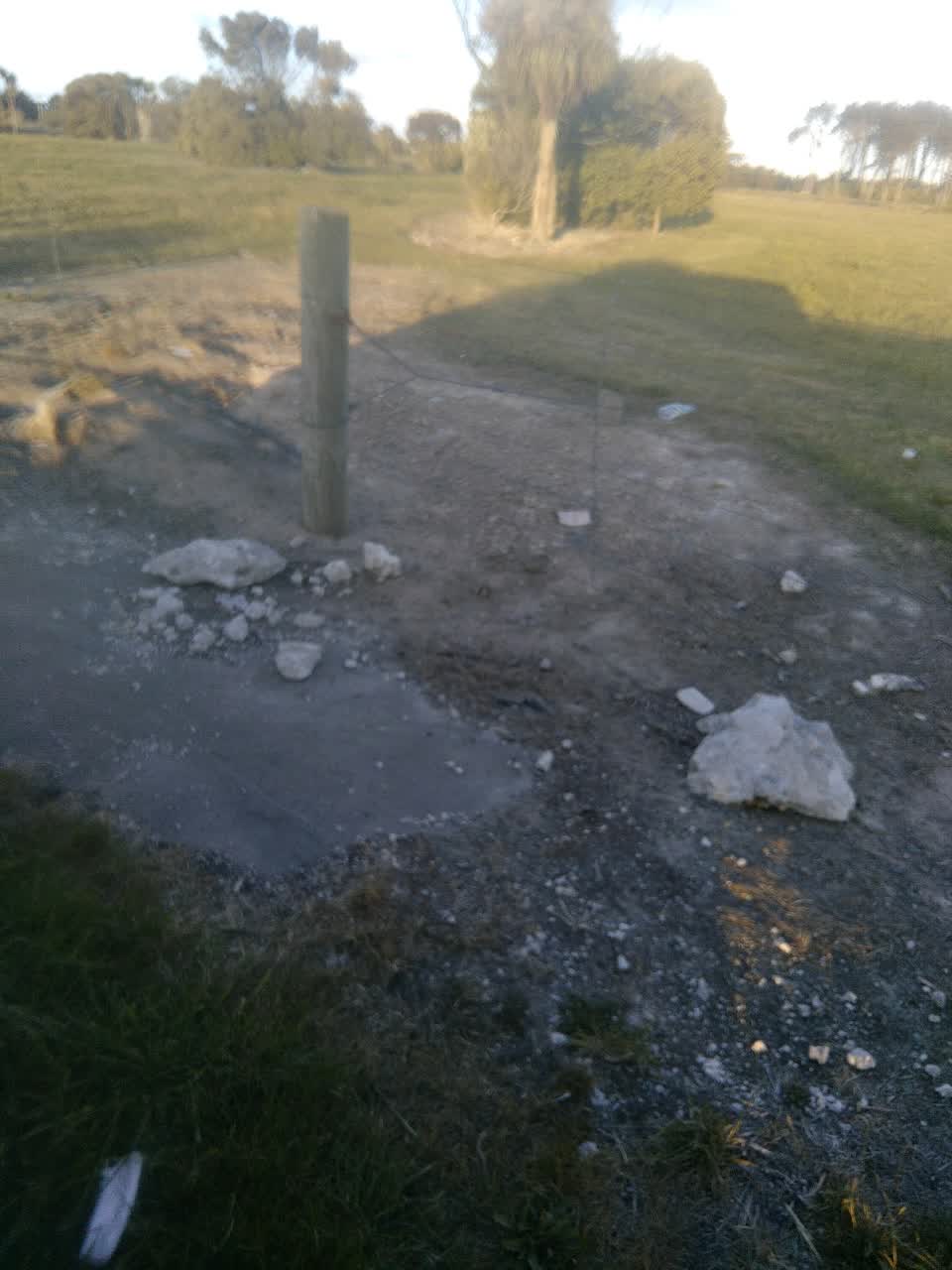 The photograph attached to this dumped rubbish report