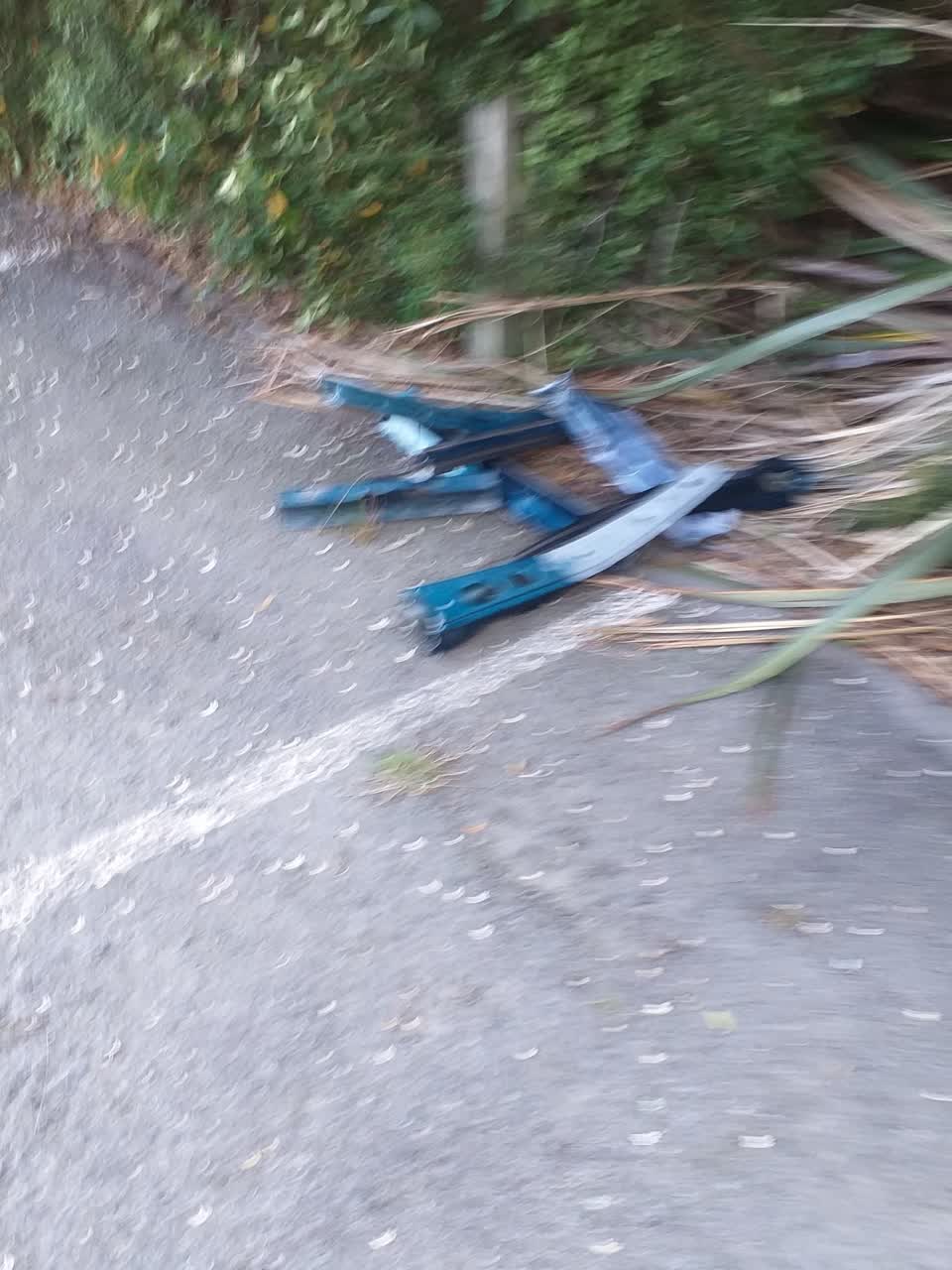 The photograph attached to this dumped rubbish report