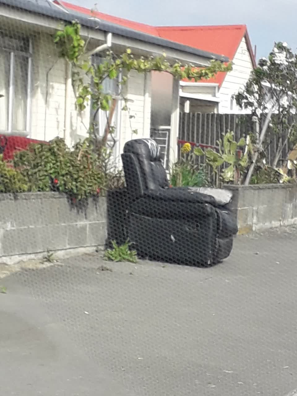The photograph attached to this dumped rubbish report