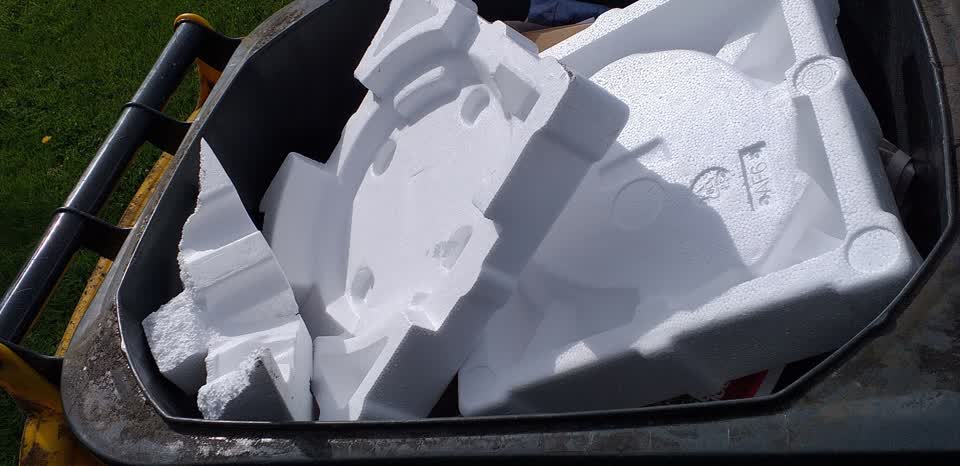 The photograph attached to this rubbish and bins - general report
