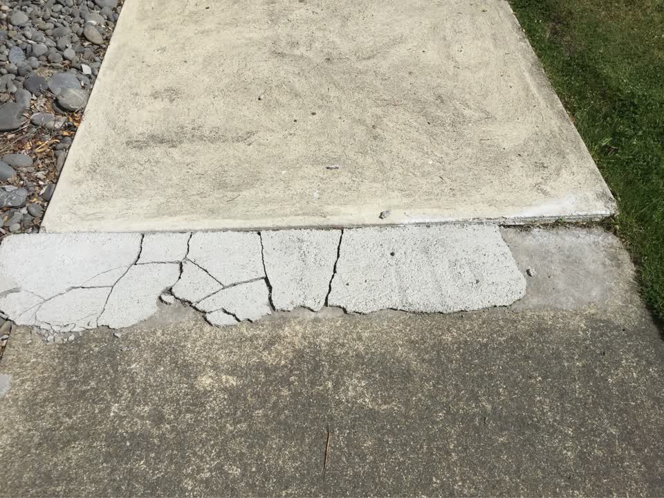 The photograph attached to this pavement - damaged report