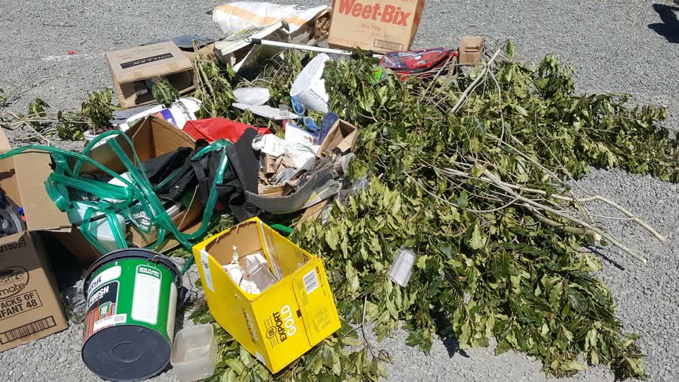 The photograph attached to this dumped rubbish report