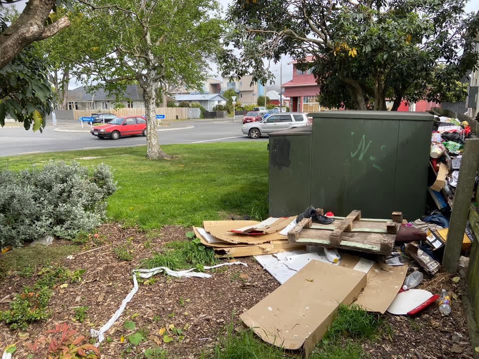 The photograph attached to this dumped rubbish report