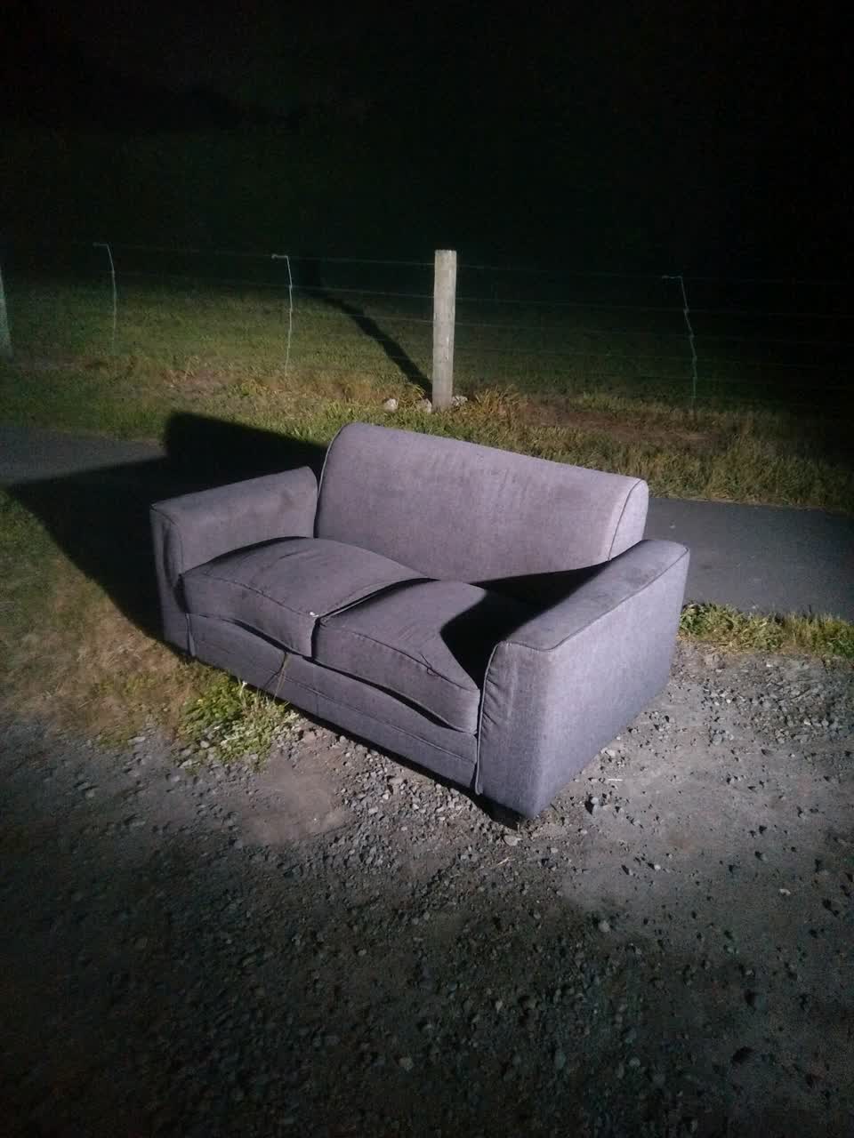 The photograph attached to this dumped rubbish report