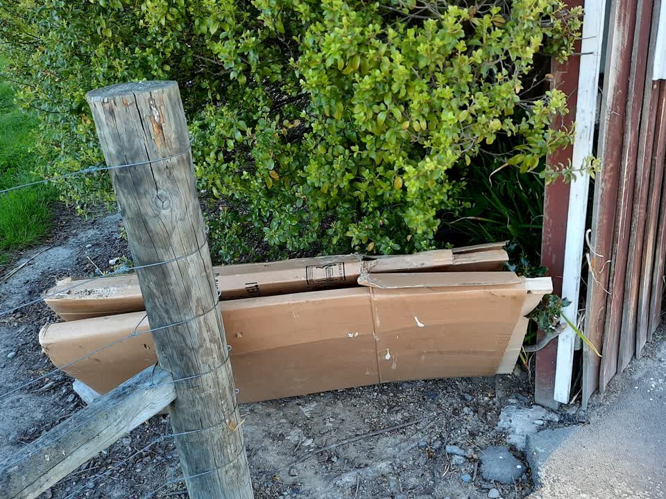 The photograph attached to this dumped rubbish report