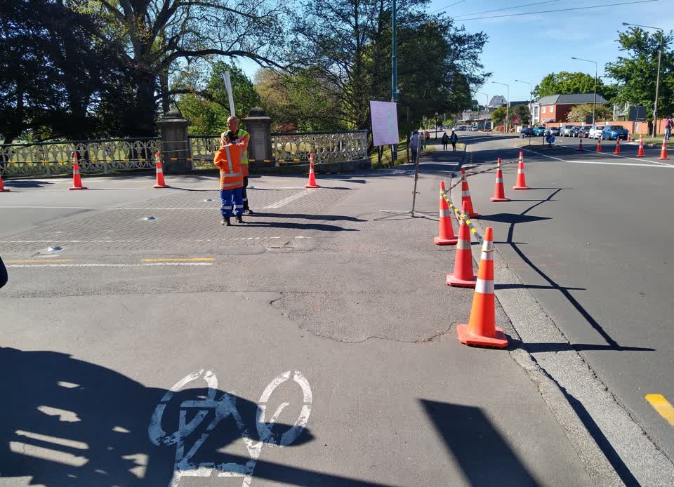 The photograph attached to this road signage report