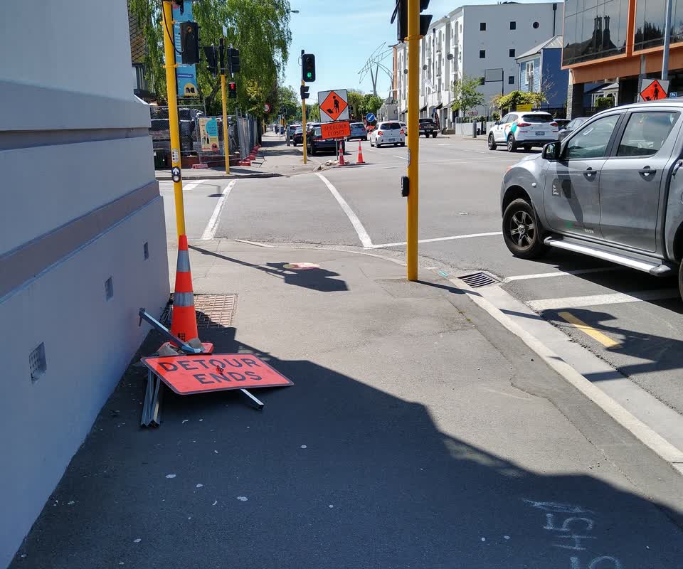 The photograph attached to this road signage report