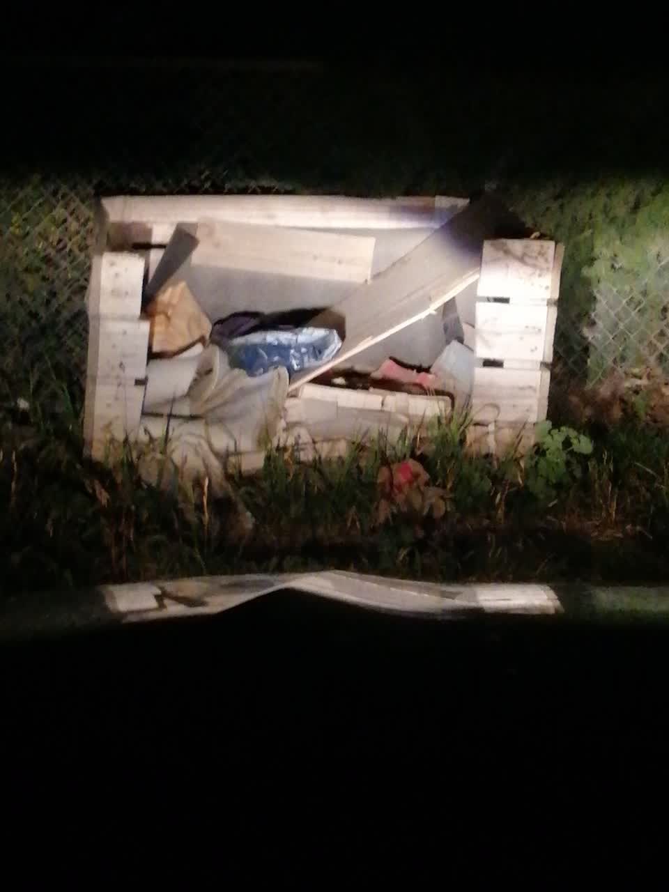 The photograph attached to this dumped rubbish report