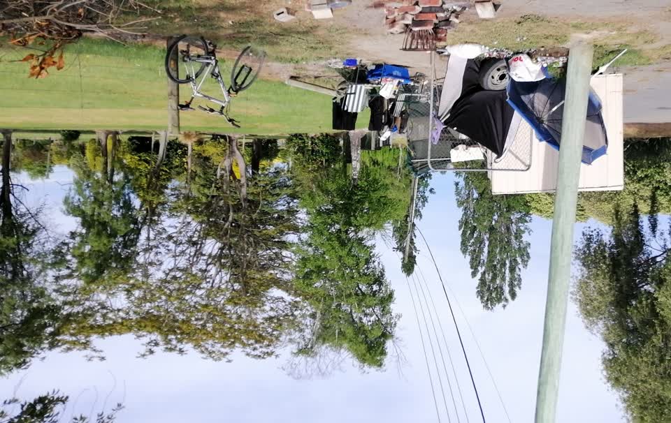 The photograph attached to this dumped rubbish report