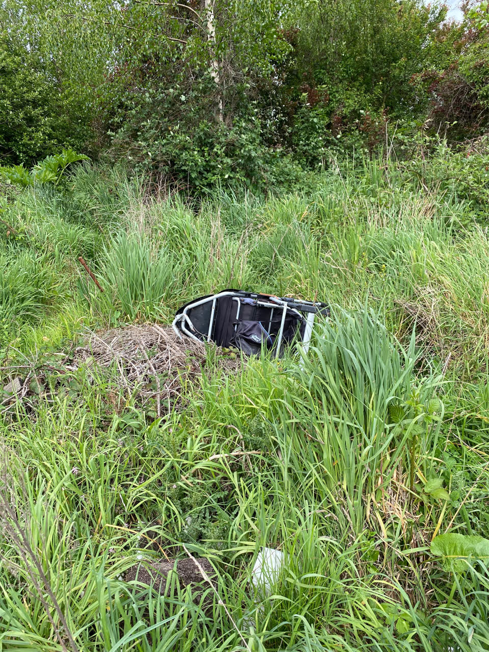 The photograph attached to this dumped rubbish report