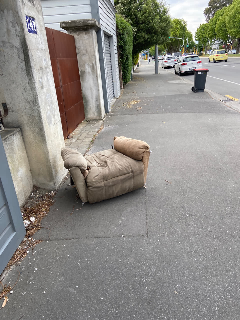 The photograph attached to this dumped rubbish report