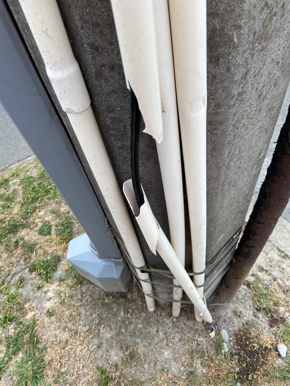The photograph attached to this vandalism - general report