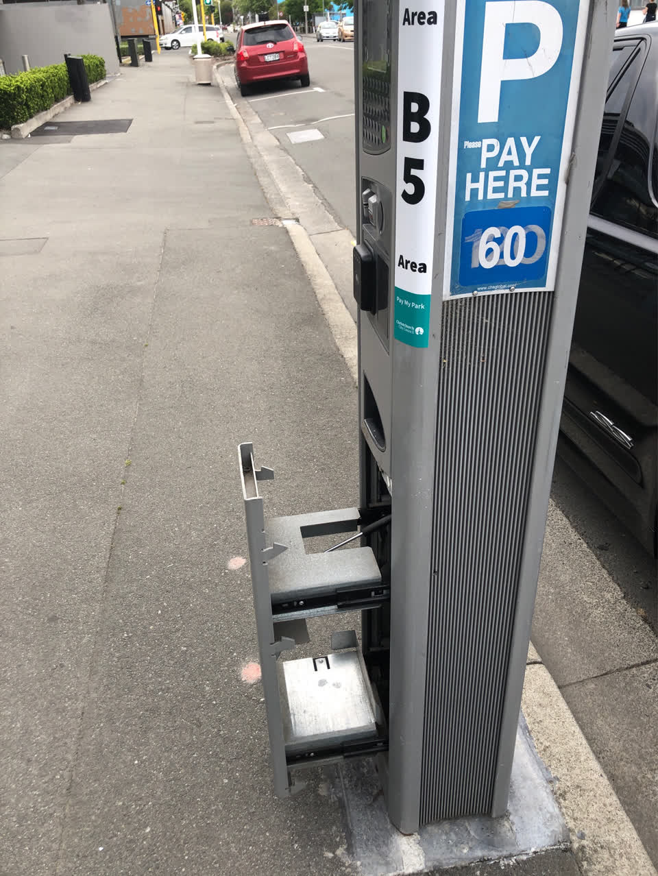 The photograph attached to this vandalism - general report