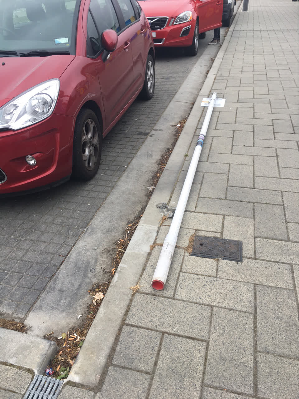 The photograph attached to this hazard, vehicle report