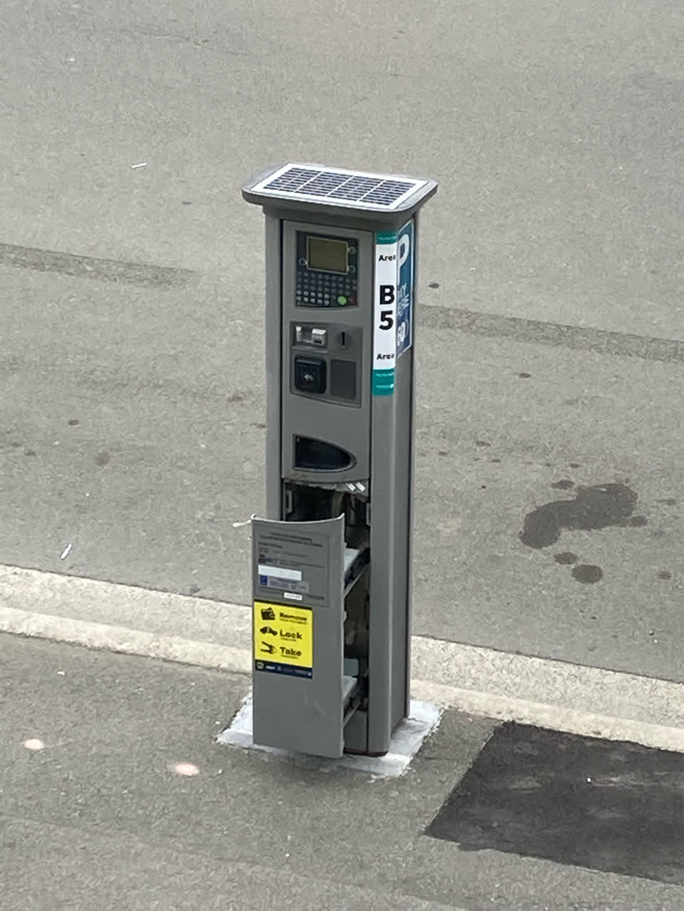 The photograph attached to this hazard, vehicle report