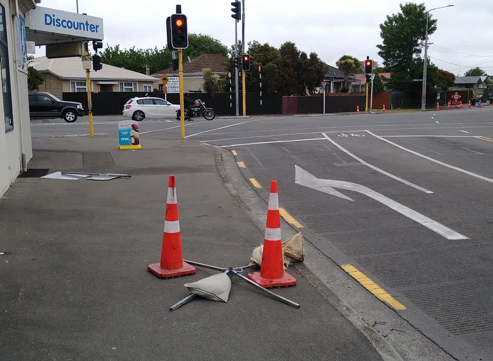 The photograph attached to this road signage report