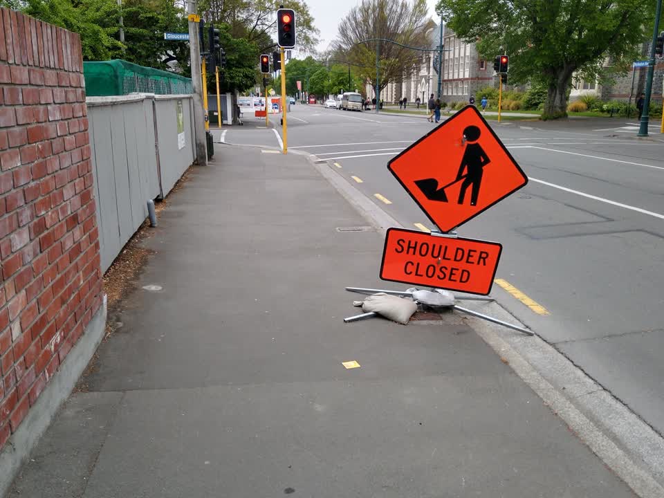 The photograph attached to this road signage report