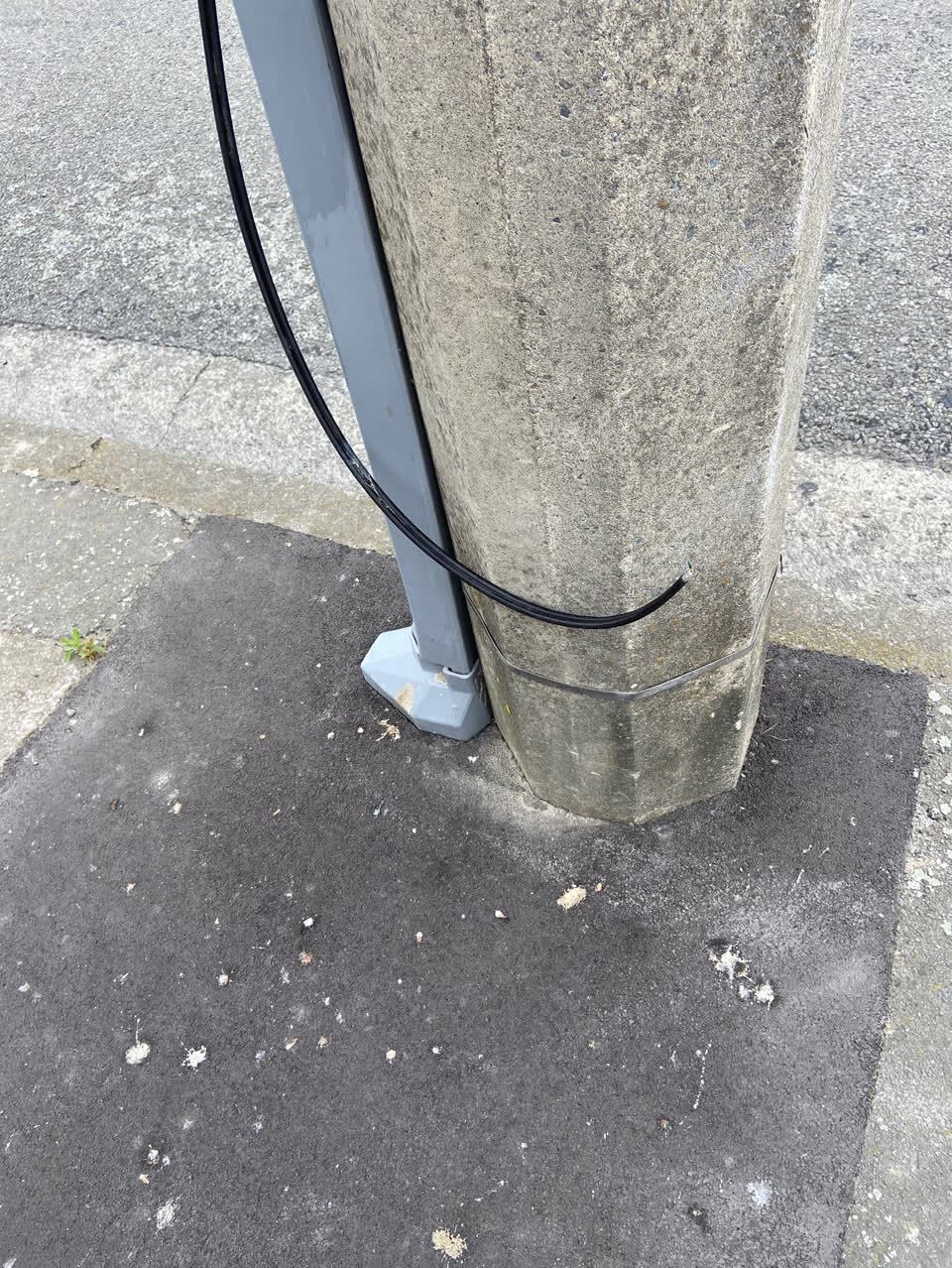 The photograph attached to this poles and signage - general report