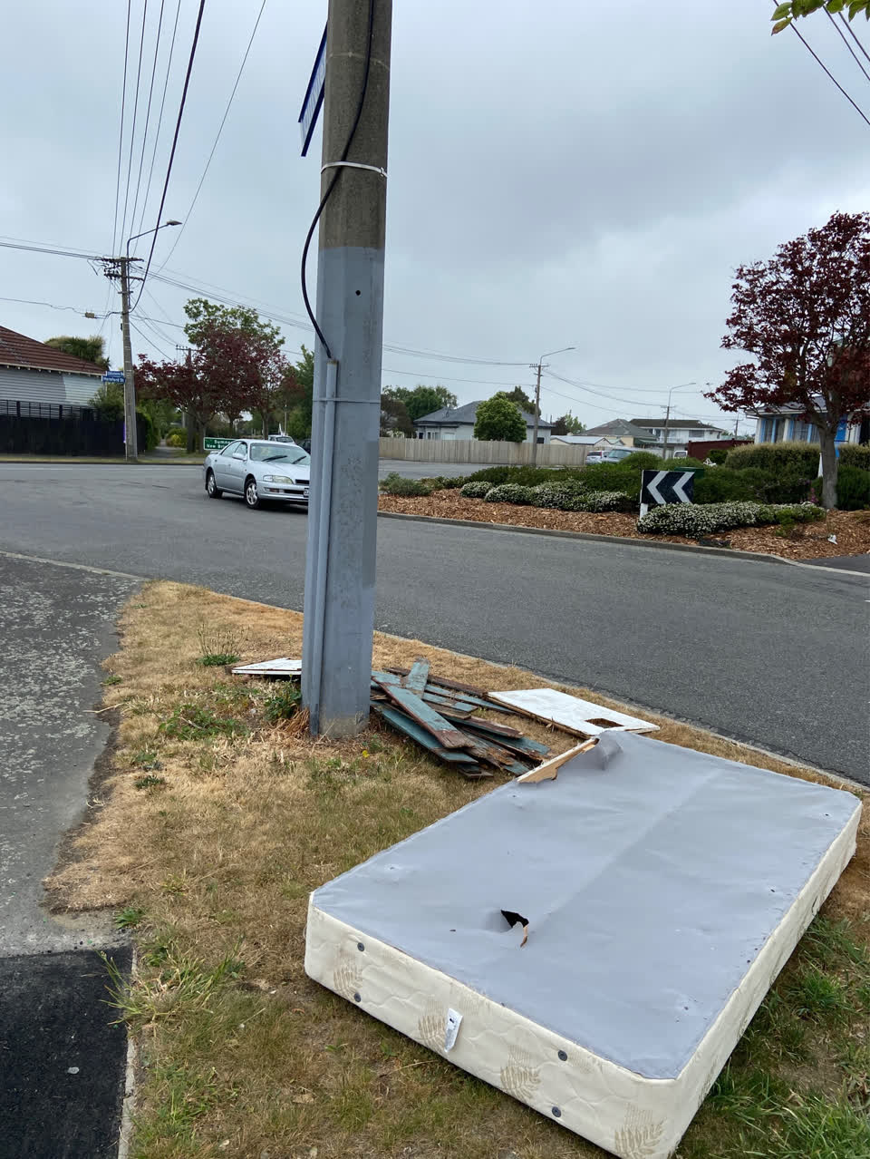 The photograph attached to this dumped rubbish report