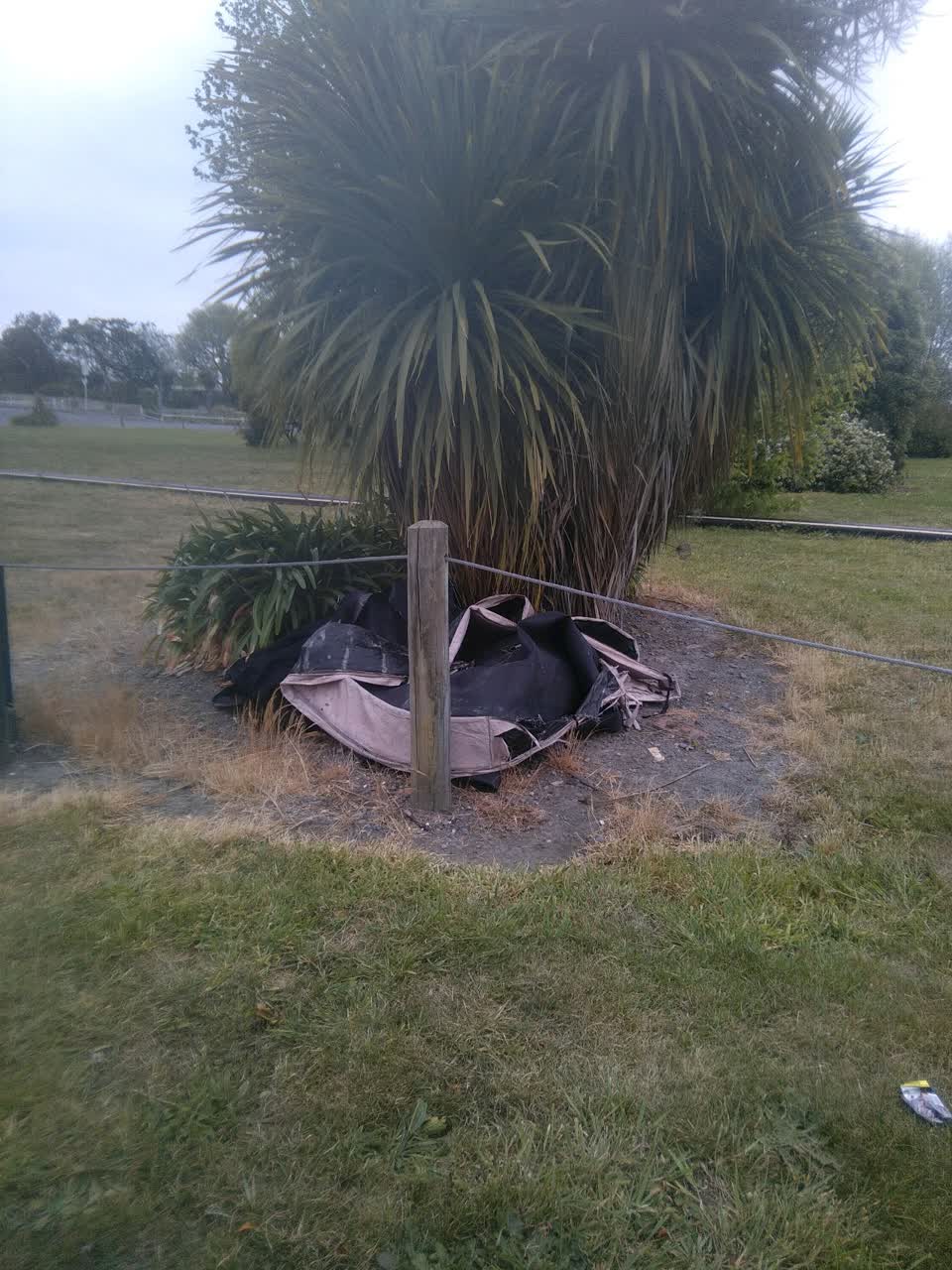 The photograph attached to this dumped rubbish report