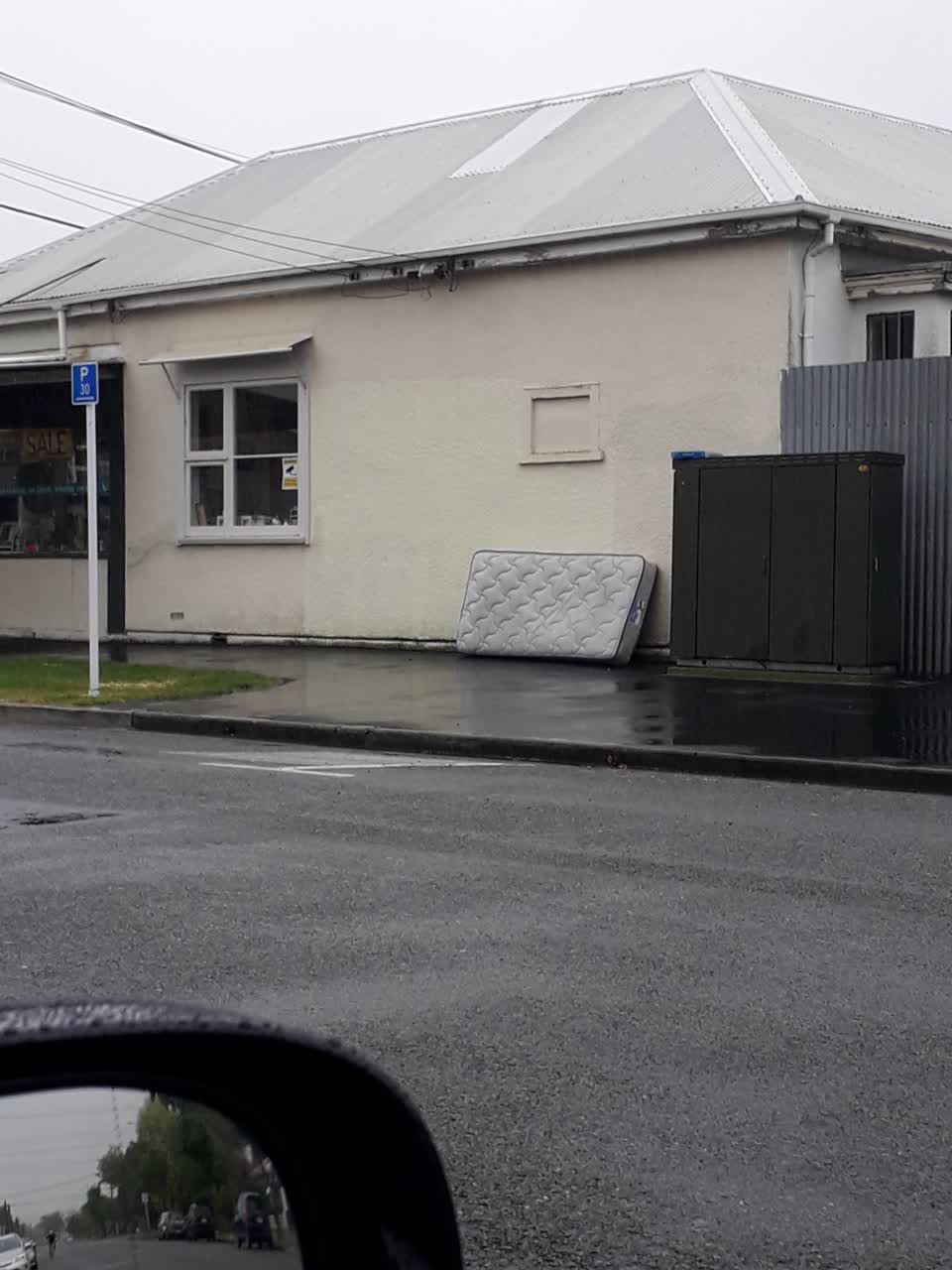 The photograph attached to this dumped rubbish report