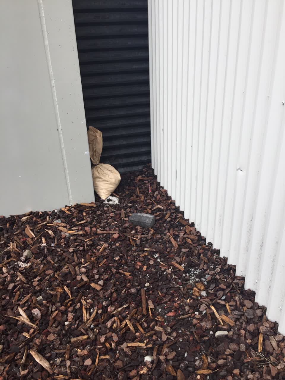 The photograph attached to this dumped rubbish report
