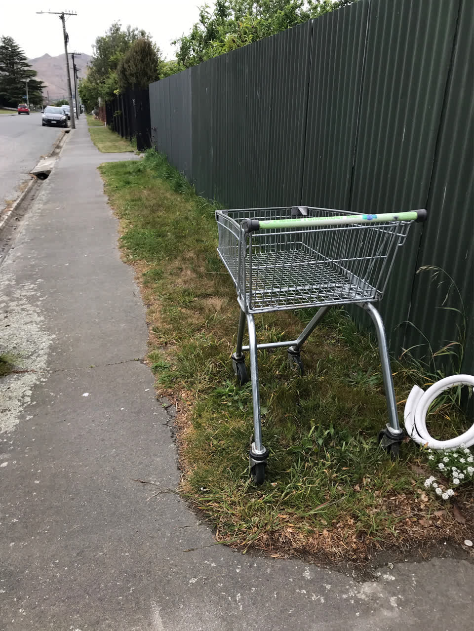 The photograph attached to this general - abandoned trolley report