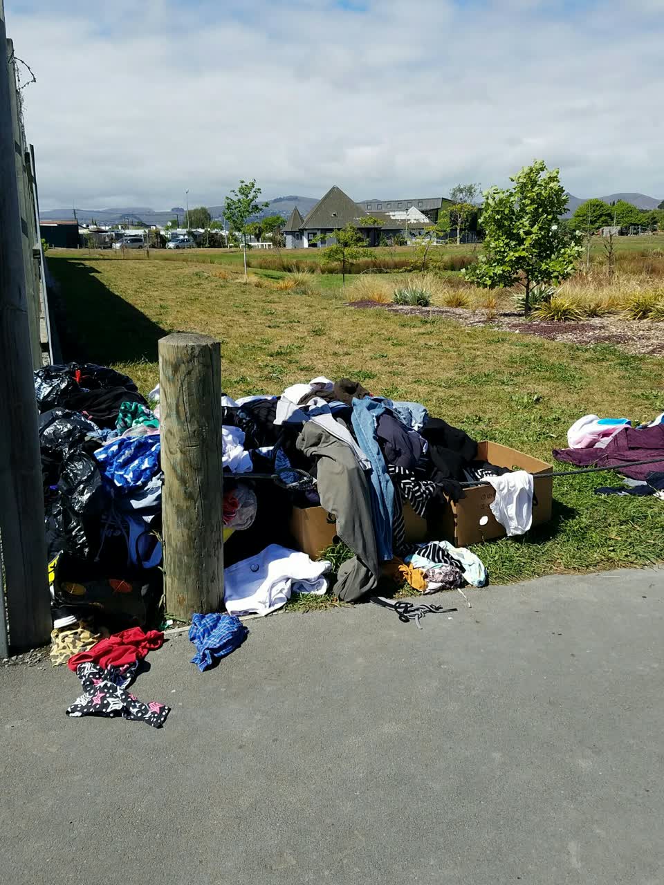 The photograph attached to this dumped rubbish report