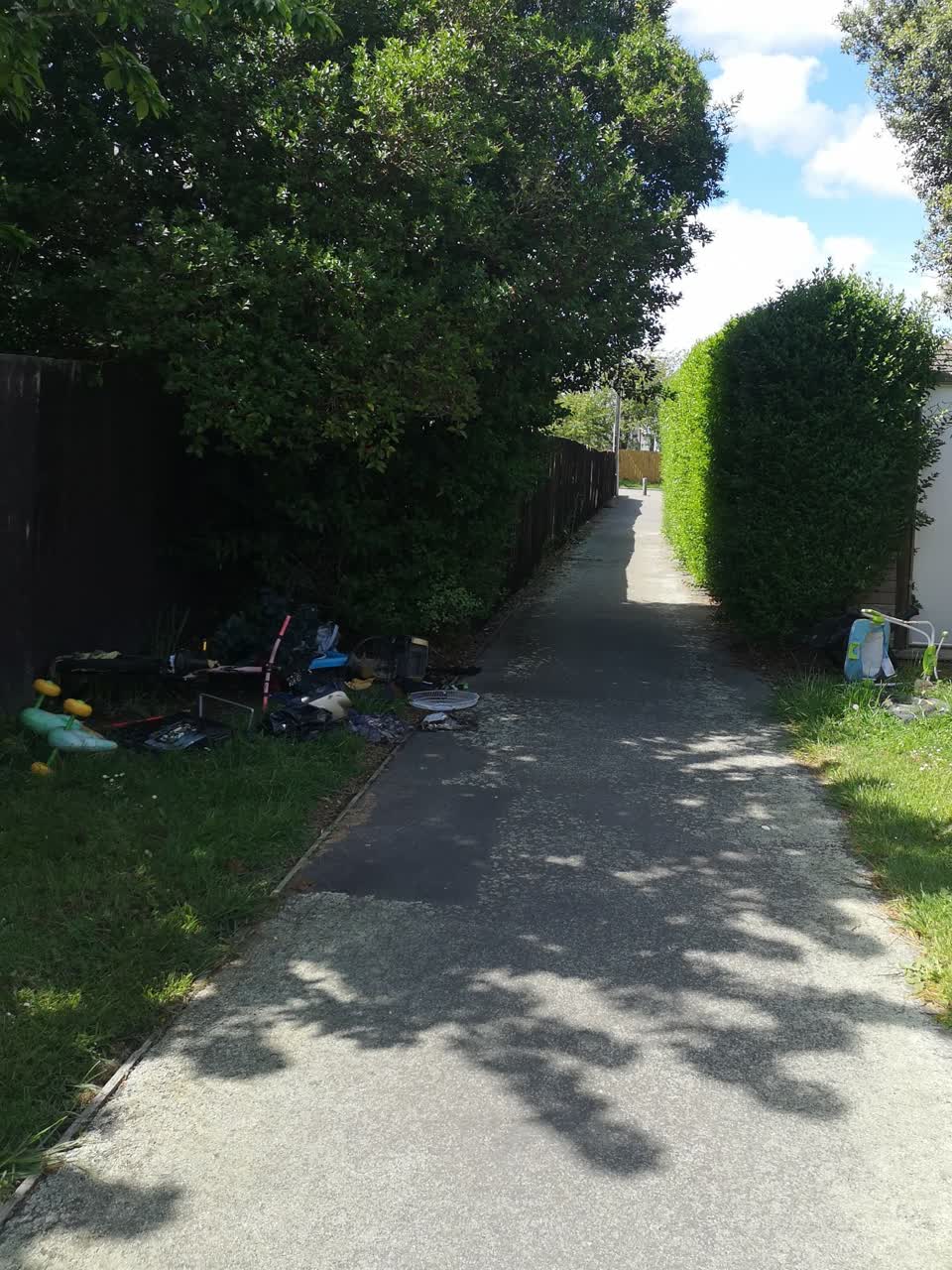 The photograph attached to this dumped rubbish report
