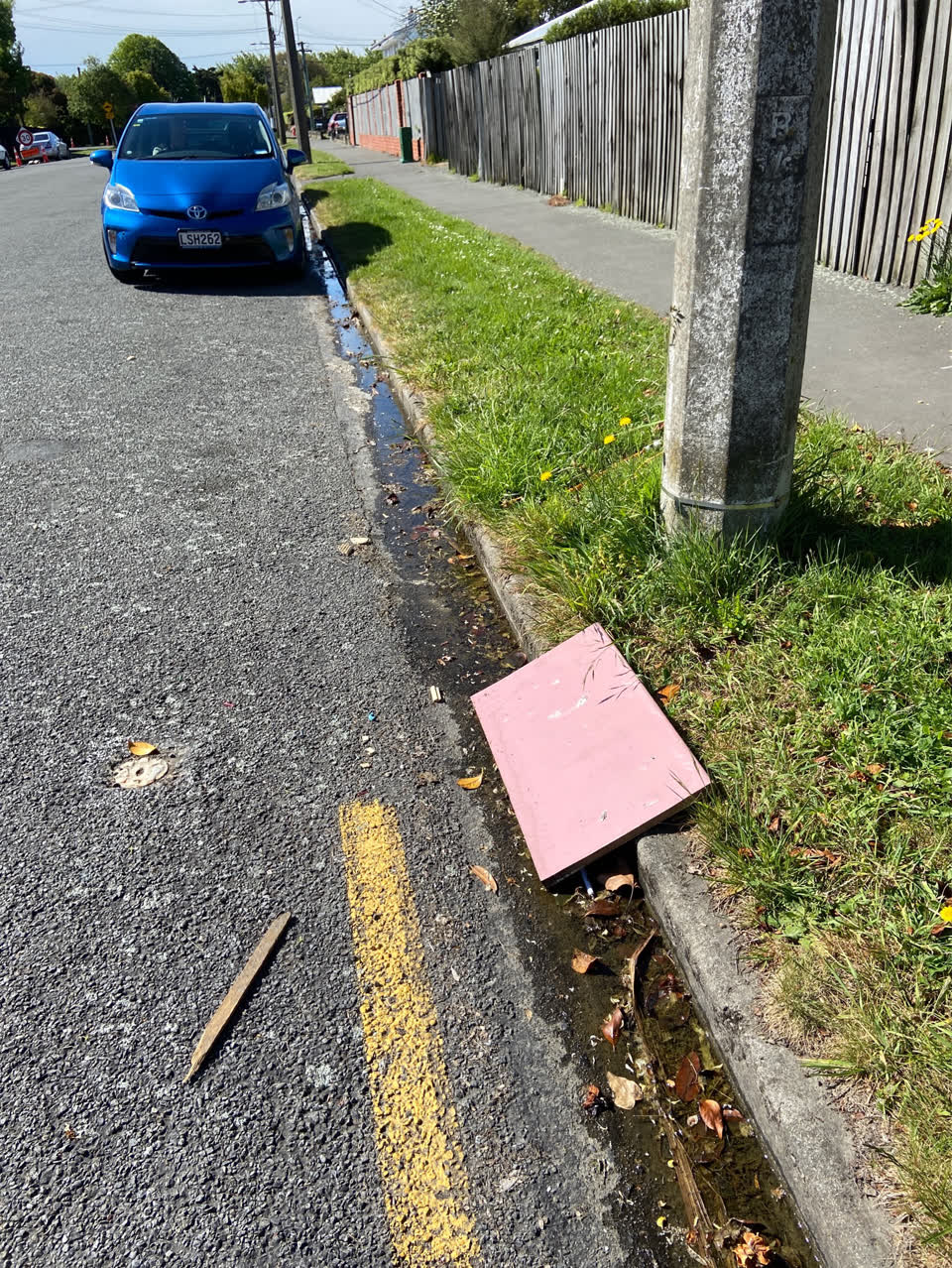 The photograph attached to this rubbish/recycling report