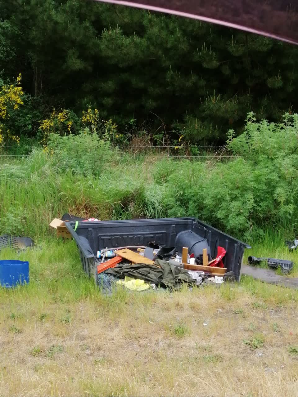 The photograph attached to this rubbish/recycling report