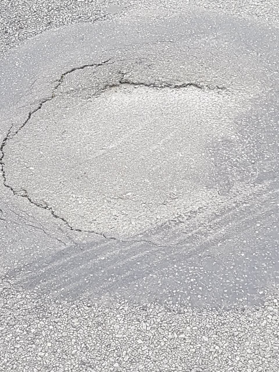 The photograph attached to this roading/streets report
