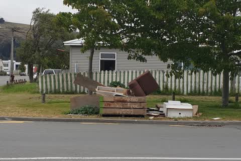 Rubbish/Recycling, a report photo